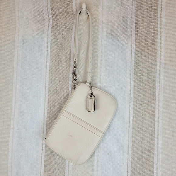 Coach Pebbled Leather Wristlet Wallet Cream Ivory‎ - Picture 1 of 8